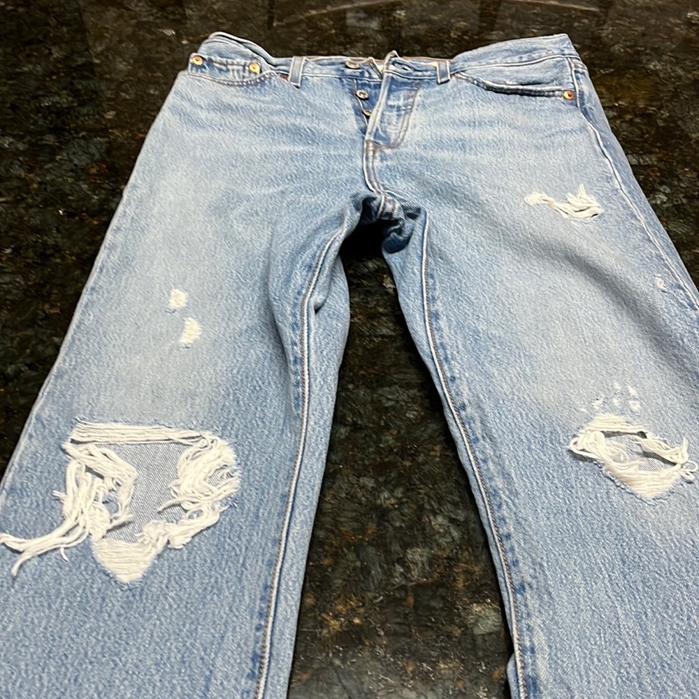 Levi - Wedge Straight Jeans - Size 28. Ripped knee look.